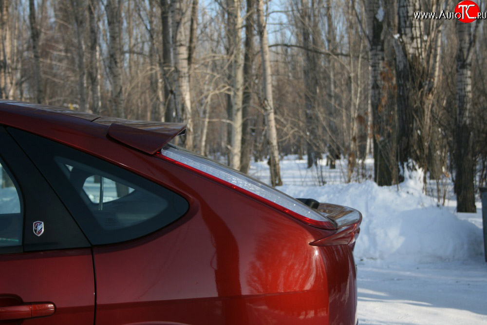 1 499 р. Спойлер AutoTC, очищающий заднее стекло Ford Focus 2 хэтчбэк 3 дв. рестайлинг (2007-2011) (Неокрашенный)  с доставкой в г. Новочеркасск