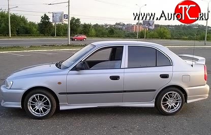 6 549 р. Пороги накладки Street Hyundai Accent седан ТагАЗ (2001-2012) (Неокрашенные)  с доставкой в г. Новочеркасск