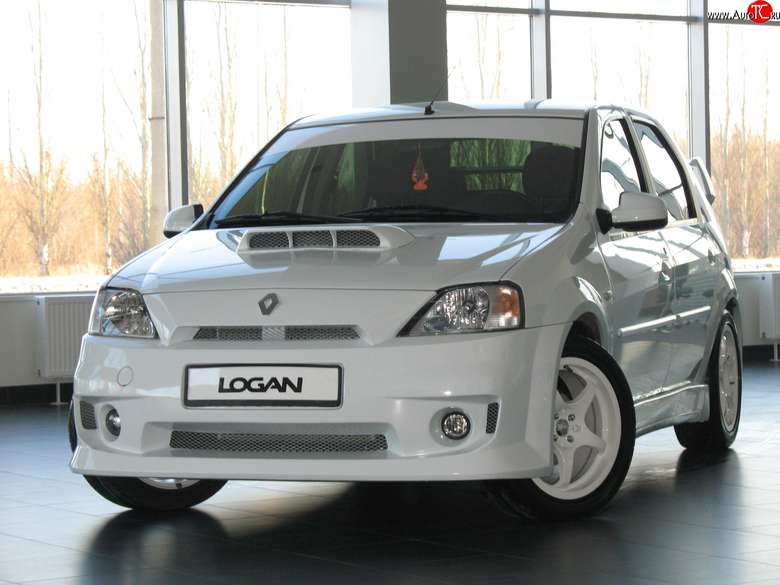 11 999 р. Передний бампер Power DM  Renault Logan  1 (2004-2010) дорестайлинг (Без сетки, Неокрашенный)  с доставкой в г. Новочеркасск