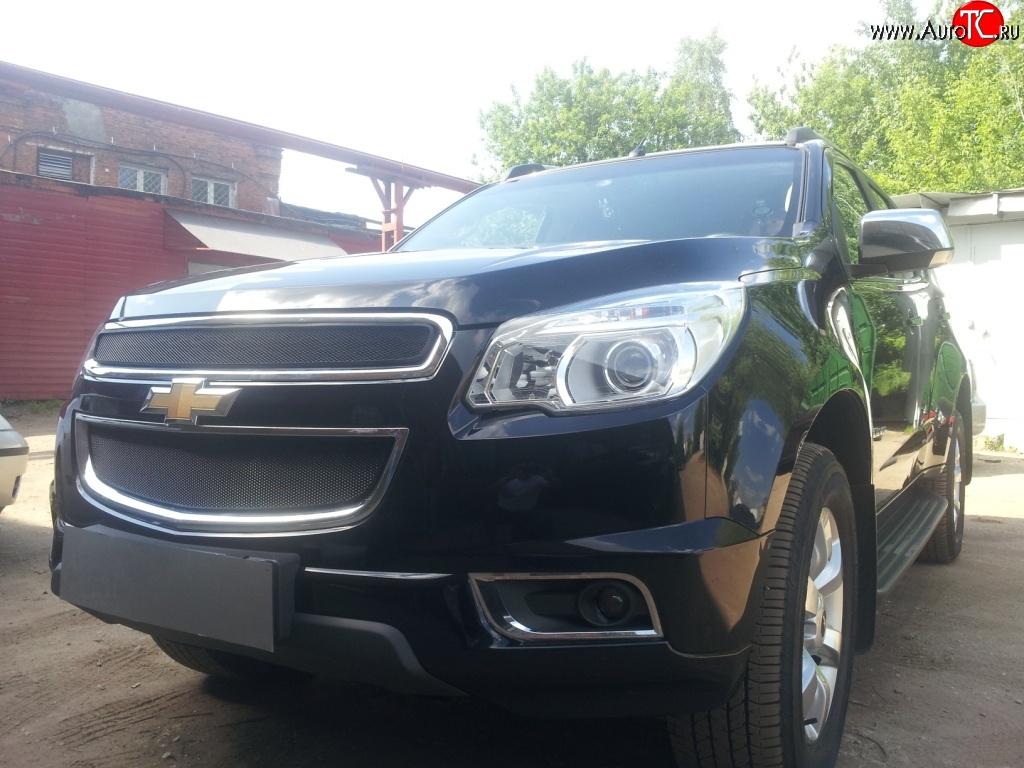 1 469 р. Сетка в решетку радиатора (верхняя) Russtal Chevrolet Trailblazer GM800 дорестайлинг (2012-2016) (черная)  с доставкой в г. Новочеркасск