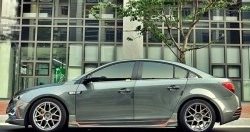 4 199 р. Пороги накладки CT  Chevrolet Cruze ( J300,  J305) (2009-2015) седан дорестайлинг, хэтчбек дорестайлинг, седан рестайлинг, хэтчбек рестайлинг (Неокрашенные)  с доставкой в г. Новочеркасск. Увеличить фотографию 1