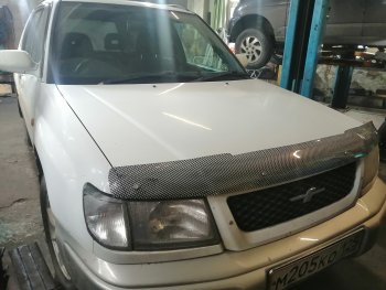 2 489 р. Дефлектор капота CA-Plastiс  Subaru Forester  SF (1997-2000) дорестайлинг (Шелкография карбон-серебро)  с доставкой в г. Новочеркасск. Увеличить фотографию 4