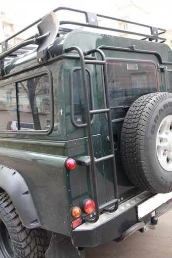 5 749 р. Лестница на крышу РИФ Land Rover Defender 110 1 L316 рестайлинг 5дв. (2007-2016)  с доставкой в г. Новочеркасск. Увеличить фотографию 2