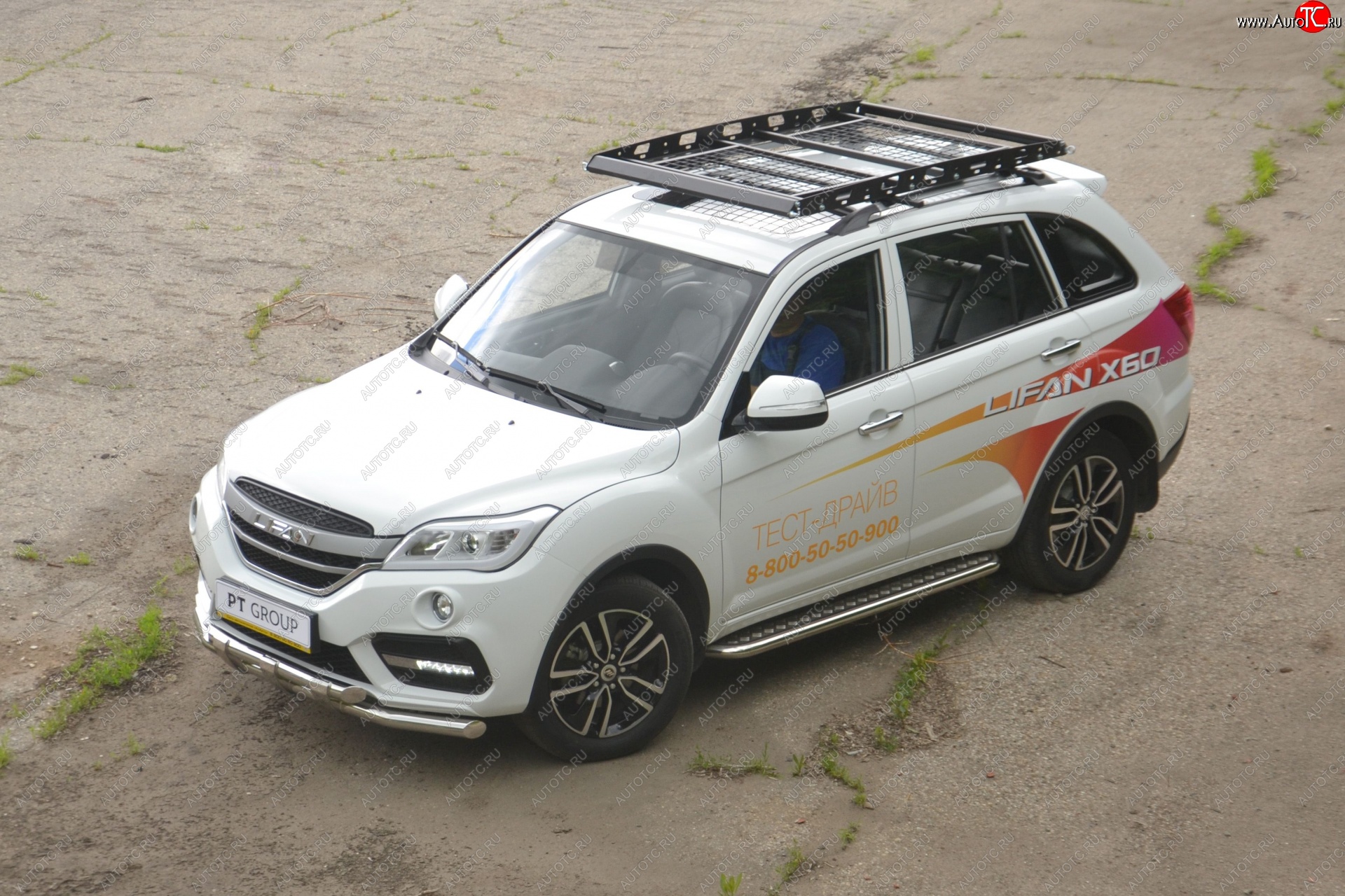 25 999 р. Порожки для ног из трубы Ø51 с алюминиевой площадкой Petroil Tuning Lifan X60 2-ой рестайлинг (2016-2024) (Нержавеющая полированная сталь)  с доставкой в г. Новочеркасск