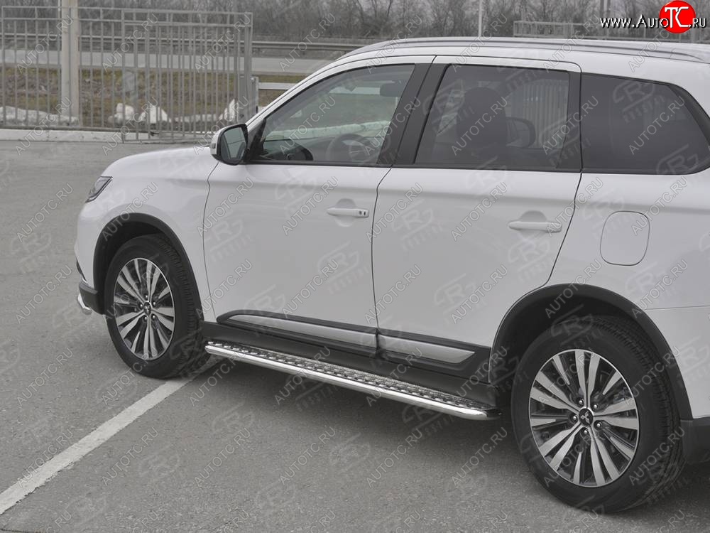 21 699 р. Порожки для ног SLITKOFF (Ø42 мм)  Mitsubishi Outlander  GF (2018-2022) 3-ий рестайлинг (Лист алюминиевый, труба - нержавейка)  с доставкой в г. Новочеркасск