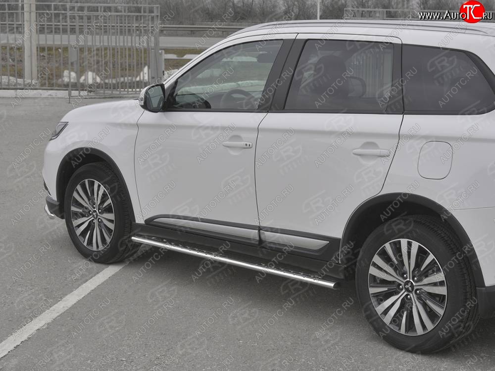 21 749 р. Защита порогов (Ø75x42 мм с проступью, нержавейка) Russtal Mitsubishi Outlander GF 3-ий рестайлинг (2018-2022)  с доставкой в г. Новочеркасск