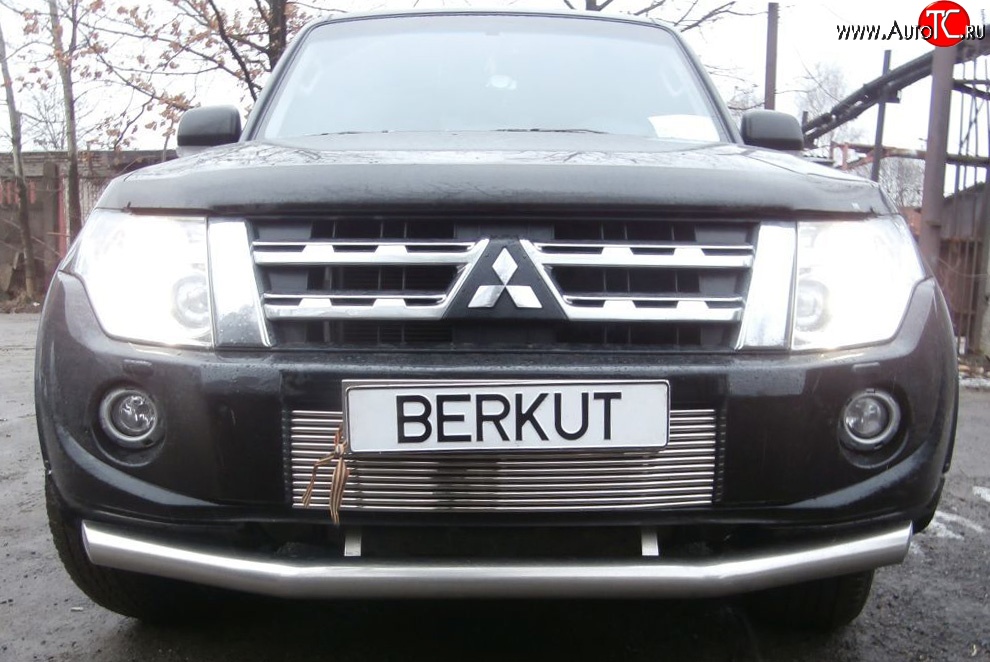 5 699 р. Декоративная вставка воздухозаборника (рестайлинг) Berkut Mitsubishi Pajero 4 V80 дорестайлинг (2006-2011)  с доставкой в г. Новочеркасск