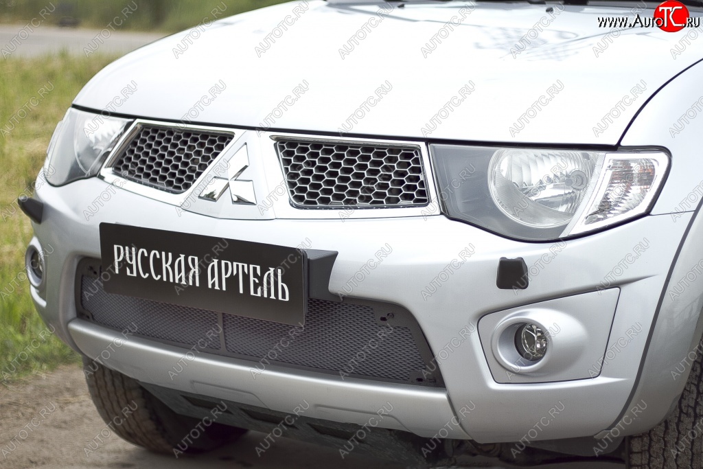 2 179 р. Защитная сетка решетки переднего бампера РА Mitsubishi Pajero Sport PB дорестайлинг (2008-2013)  с доставкой в г. Новочеркасск