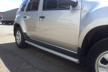 7 249 р. Защита порогов вогнутая из трубы Ø63 Petroil Tuning  Nissan Terrano  D10 (2013-2022), Renault Duster  HS (2010-2021) (Серебристый (Искра) ППК)  с доставкой в г. Новочеркасск. Увеличить фотографию 2