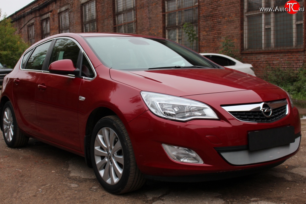 1 539 р. Сетка на бампер Russtal (хром) Opel Astra J хэтчбек 5 дв. дорестайлинг (2009-2012)  с доставкой в г. Новочеркасск