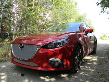 4 599 р. Защитная сетка в бампер (низ, ячейка 4х10 мм) Alfeco Премиум Mazda 3/Axela BM дорестайлинг седан (2013-2016) (Хром)  с доставкой в г. Новочеркасск. Увеличить фотографию 2