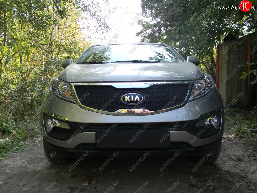 3 399 р. Защитная сетка в бампер (верх, ячейка 3х7 мм) Alfeco Стандарт  KIA Sportage  3 SL (2010-2014) дорестайлинг (Чёрная)  с доставкой в г. Новочеркасск