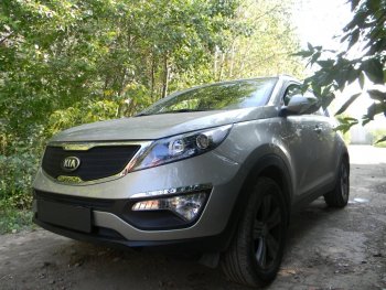 3 399 р. Защитная сетка в бампер (верх, ячейка 3х7 мм) Alfeco Стандарт  KIA Sportage  3 SL (2010-2014) дорестайлинг (Чёрная)  с доставкой в г. Новочеркасск. Увеличить фотографию 3