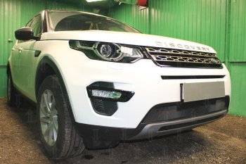 3 199 р. Защитная сетка в бампер (низ, ячейка 3х7 мм) Alfeco Стандарт Land Rover Discovery Sport L550 дорестайлинг (2014-2019) (Чёрная)  с доставкой в г. Новочеркасск. Увеличить фотографию 3