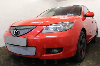 3 199 р. Защитная сетка в бампер (верх, ячейка 3х7 мм) Alfeco Стандарт  Mazda 3/Axela  BK (2006-2009) рестайлинг седан (Хром)  с доставкой в г. Новочеркасск. Увеличить фотографию 3