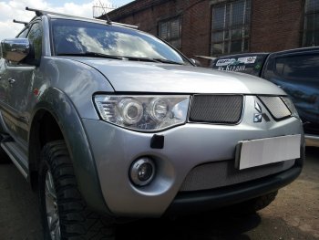 3 279 р. Защитная сетка в бампер (низ, ячейка 3х7 мм) Alfeco Стандарт  Mitsubishi L200  4 (2006-2014)  дорестайлинг (Хром)  с доставкой в г. Новочеркасск. Увеличить фотографию 3