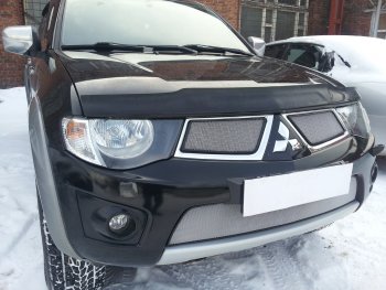 3 279 р. Защитная сетка в бампер (низ, ячейка 3х7 мм) Alfeco Стандарт  Mitsubishi L200  4 - Pajero Sport  PB (Хром)  с доставкой в г. Новочеркасск. Увеличить фотографию 3