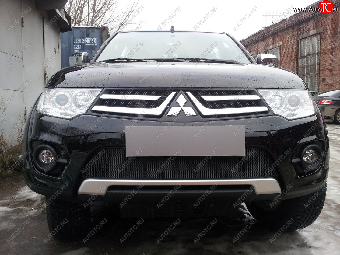 3 399 р. Защитная сетка в бампер (низ, ячейка 3х7 мм) Alfeco Стандарт Mitsubishi L200 4  рестайлинг (2013-2016) (Чёрная)  с доставкой в г. Новочеркасск