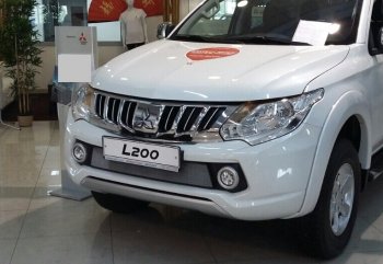 3 199 р. Защитная сетка в бампер (низ, ячейка 3х7 мм) Alfeco Стандарт Mitsubishi L200 5 KK,KL дорестайлинг (2015-2019) (Хром)  с доставкой в г. Новочеркасск. Увеличить фотографию 2