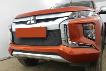 2 559 р. Защитная сетка в бампер (низ, ячейка 3х7 мм) Alfeco Стандарт  Mitsubishi L200  5 KK,KL (2018-2022) рестайлинг (Чёрная)  с доставкой в г. Новочеркасск. Увеличить фотографию 3