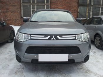 6 199 р. Защитная сетка в бампер (2 части, ячейка 3х7 мм) Alfeco Стандарт Mitsubishi Outlander GF дорестайлинг (2012-2014) (Чёрная)  с доставкой в г. Новочеркасск. Увеличить фотографию 1