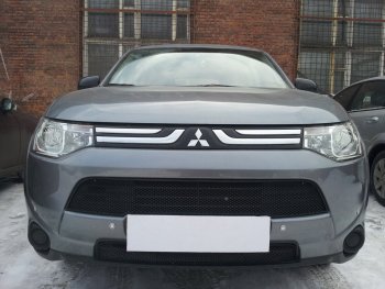 6 199 р. Защитная сетка в бампер (2 части, ячейка 3х7 мм) Alfeco Стандарт Mitsubishi Outlander GF дорестайлинг (2012-2014) (Чёрная)  с доставкой в г. Новочеркасск. Увеличить фотографию 3