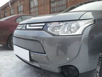 6 499 р. Защитная сетка в бампер (2 части, ячейка 3х7 мм) Alfeco Стандарт Mitsubishi Outlander GF дорестайлинг (2012-2014) (Хром)  с доставкой в г. Новочеркасск. Увеличить фотографию 2