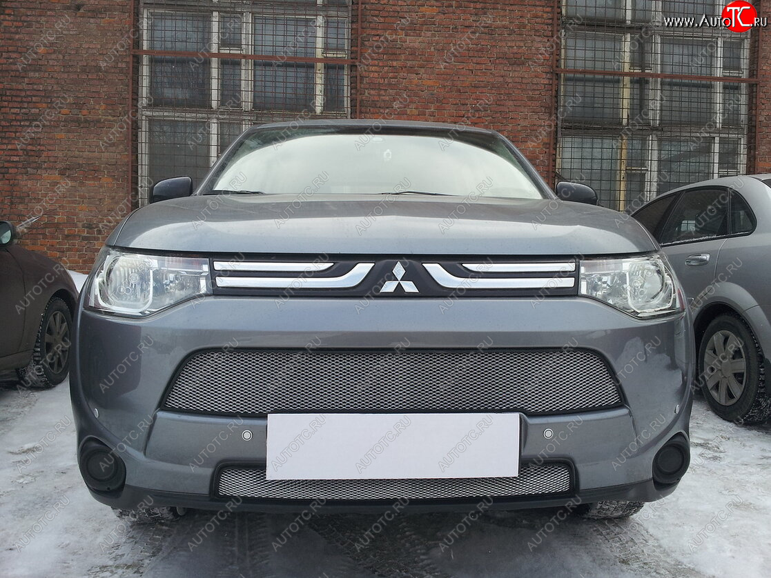 6 499 р. Защитная сетка в бампер (2 части, ячейка 3х7 мм) Alfeco Стандарт Mitsubishi Outlander GF дорестайлинг (2012-2014) (Хром)  с доставкой в г. Новочеркасск