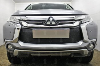 4 199 р. Защитная сетка в бампер (низ, ячейка 3х7 мм) Стрелка11 Стандарт  Mitsubishi Pajero Sport  QE (2015-2021) дорестайлинг (Чёрная)  с доставкой в г. Новочеркасск. Увеличить фотографию 1