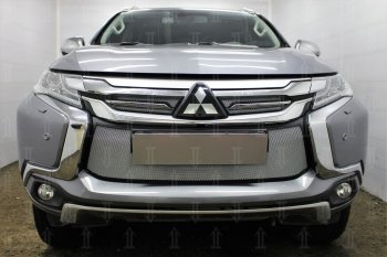 4 389 р. Защитная сетка в бампер (низ, ячейка 3х7 мм) Стрелка11 Стандарт Mitsubishi Pajero Sport QE дорестайлинг (2015-2021) (Хром)  с доставкой в г. Новочеркасск. Увеличить фотографию 1