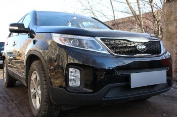 3 989 р. Защитная сетка в бампер (низ, ячейка 4х10 мм) Alfeco Премиум KIA Sorento XM рестайлинг (2012-2015) (Чёрная)  с доставкой в г. Новочеркасск. Увеличить фотографию 3