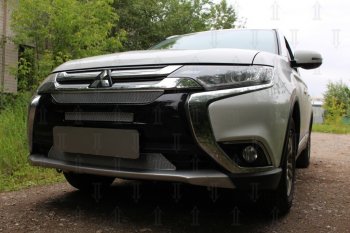 8 999 р. Защитная сетка в бампер (3 части, ячейка 4х10 мм) Alfeco Премиум Mitsubishi Outlander GF 2-ой рестайлинг (2015-2018) (Хром)  с доставкой в г. Новочеркасск. Увеличить фотографию 3