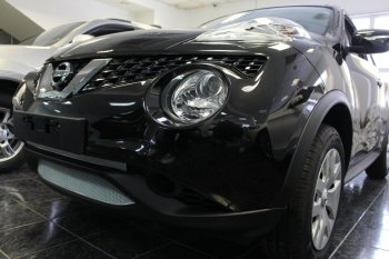 4 799 р. Защитная сетка в бампер (низ, ячейка 3х7 мм) Стрелка11 Стандарт  Nissan Juke  1 YF15 (2014-2020) рестайлинг (Хром)  с доставкой в г. Новочеркасск. Увеличить фотографию 3