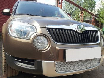 4 299 р. Защитная сетка в бампер (низ, ячейка 4х10 мм) Стрелка11 Премиум Skoda Yeti (2009-2013) (Хром)  с доставкой в г. Новочеркасск. Увеличить фотографию 4