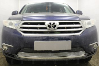 4 749 р. Защитная сетка в бампер (низ, ячейка 4х10 мм) Стрелка11 Премиум Toyota Highlander XU40 рестайлинг (2010-2013) (Хром)  с доставкой в г. Новочеркасск. Увеличить фотографию 1