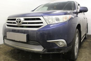 4 749 р. Защитная сетка в бампер (низ, ячейка 4х10 мм) Стрелка11 Премиум Toyota Highlander XU40 рестайлинг (2010-2013) (Хром)  с доставкой в г. Новочеркасск. Увеличить фотографию 3