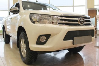 4 299 р. Защитная сетка в бампер (низ, ячейка 4х10 мм) Стрелка11 Премиум Toyota Hilux AN120 дорестайлинг (2016-2020) (Чёрная)  с доставкой в г. Новочеркасск. Увеличить фотографию 3