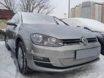 4 299 р. Защитная сетка в бампер (низ, ячейка 4х10 мм) Стрелка11 Премиум Volkswagen Golf 7 рестайлинг, хэтчбэк 5 дв. (2017-2020) (Хром)  с доставкой в г. Новочеркасск. Увеличить фотографию 3