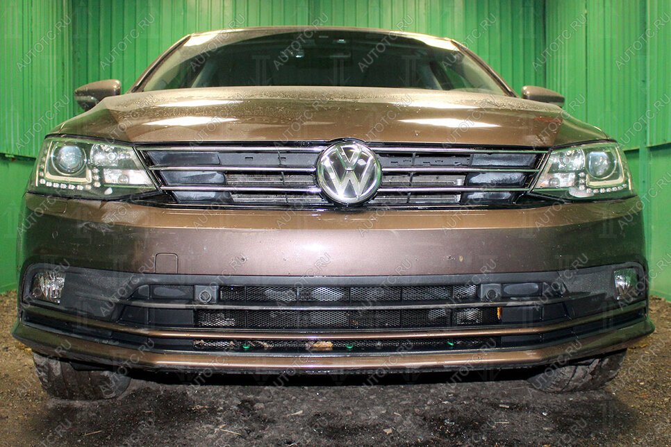 4 799 р. Защита радиатора (3 части с парктроником) Стрелка11 Стандарт Volkswagen Jetta A6 седан рестайлинг (2015-2018) (черная)  с доставкой в г. Новочеркасск