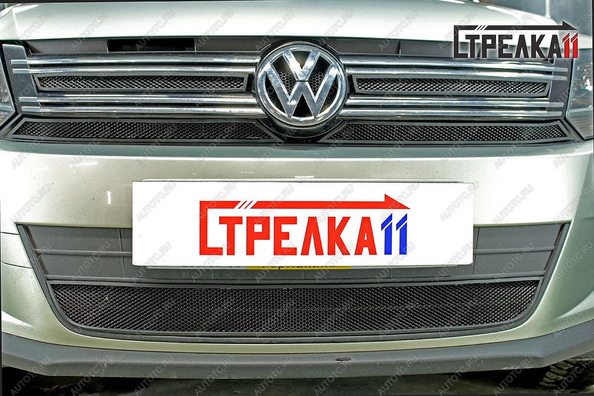 4 749 р. Защита радиатора (верх 4 части) Стрелка11 Стандарт Volkswagen Tiguan NF рестайлинг (2011-2017) (черная)  с доставкой в г. Новочеркасск