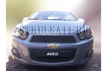 599 р. Зимняя заглушка решетки радиатора (верх) Стрелка11 Chevrolet Aveo T300 седан (2011-2015) (черная)  с доставкой в г. Новочеркасск. Увеличить фотографию 1