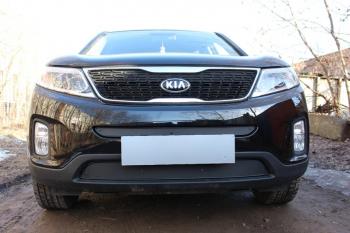 599 р. Зимняя заглушка решетки радиатора (середина) Стрелка11  KIA Sorento XM рестайлинг (2012-2015) (черная)  с доставкой в г. Новочеркасск. Увеличить фотографию 1