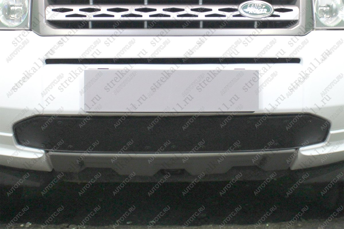 799 р. Зимняя заглушка решетки радиатора Стрелка11  Land Rover Freelander  L359 (2010-2012) 1-ый рестайлинг (черная)  с доставкой в г. Новочеркасск