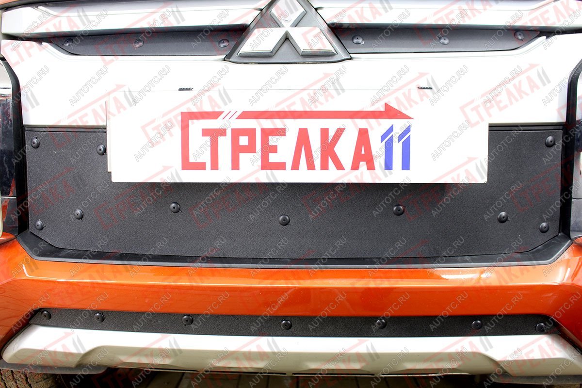 799 р. Зимняя заглушка решетки радиатора (верх) Стрелка11  Mitsubishi L200  5 KK,KL (2018-2022) рестайлинг (черная)  с доставкой в г. Новочеркасск