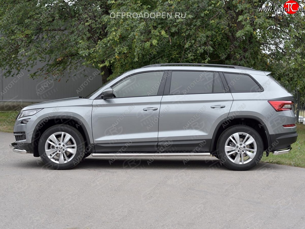 31 649 р. Порожки для ног (Ø120х60 мм с проступью, нержавейка) Russtal  Skoda Kodiaq  NU7 (2017-2021) дорестайлинг  с доставкой в г. Новочеркасск