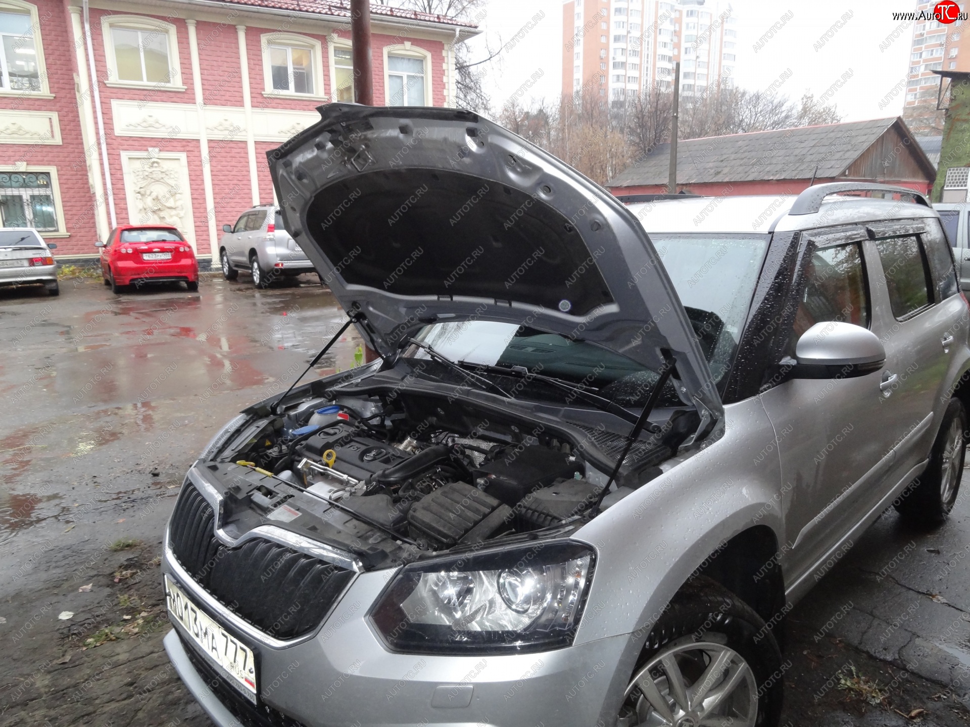 2 199 р. Упоры капота Russtal Skoda Yeti (2013-2018) (2 штуки)  с доставкой в г. Новочеркасск