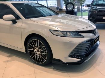 16 899 р. Накладка переднего бампера HEMMES  Toyota Camry  XV70 (2017-2021) дорестайлинг  с доставкой в г. Новочеркасск. Увеличить фотографию 4