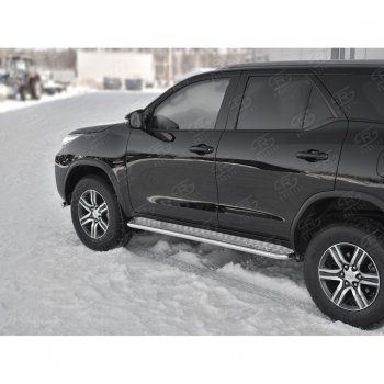 22 749 р. Порожки для ног (труба Ø42) Russtal  Toyota Fortuner  AN160 (2015-2024) дорестайлинг, рестайлинг (лист - алюминий, профиль - нержавейка)  с доставкой в г. Новочеркасск. Увеличить фотографию 3