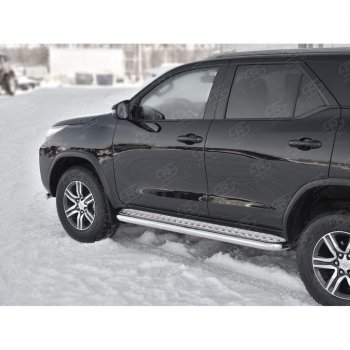 23 749 р. Порожки для ног (труба Ø63) Russtal  Toyota Fortuner  AN160 (2015-2024) дорестайлинг, рестайлинг (лист - алюминий, профиль - сталь)  с доставкой в г. Новочеркасск. Увеличить фотографию 3