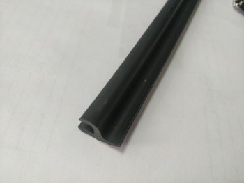 299 р. Универсальный уплотнитель FlexLine (16 mm U-LIP с хром полосой, 1 погонный метр) Toyota Carina T190 седан дорестайлинг (1992-1994)  с доставкой в г. Новочеркасск. Увеличить фотографию 3